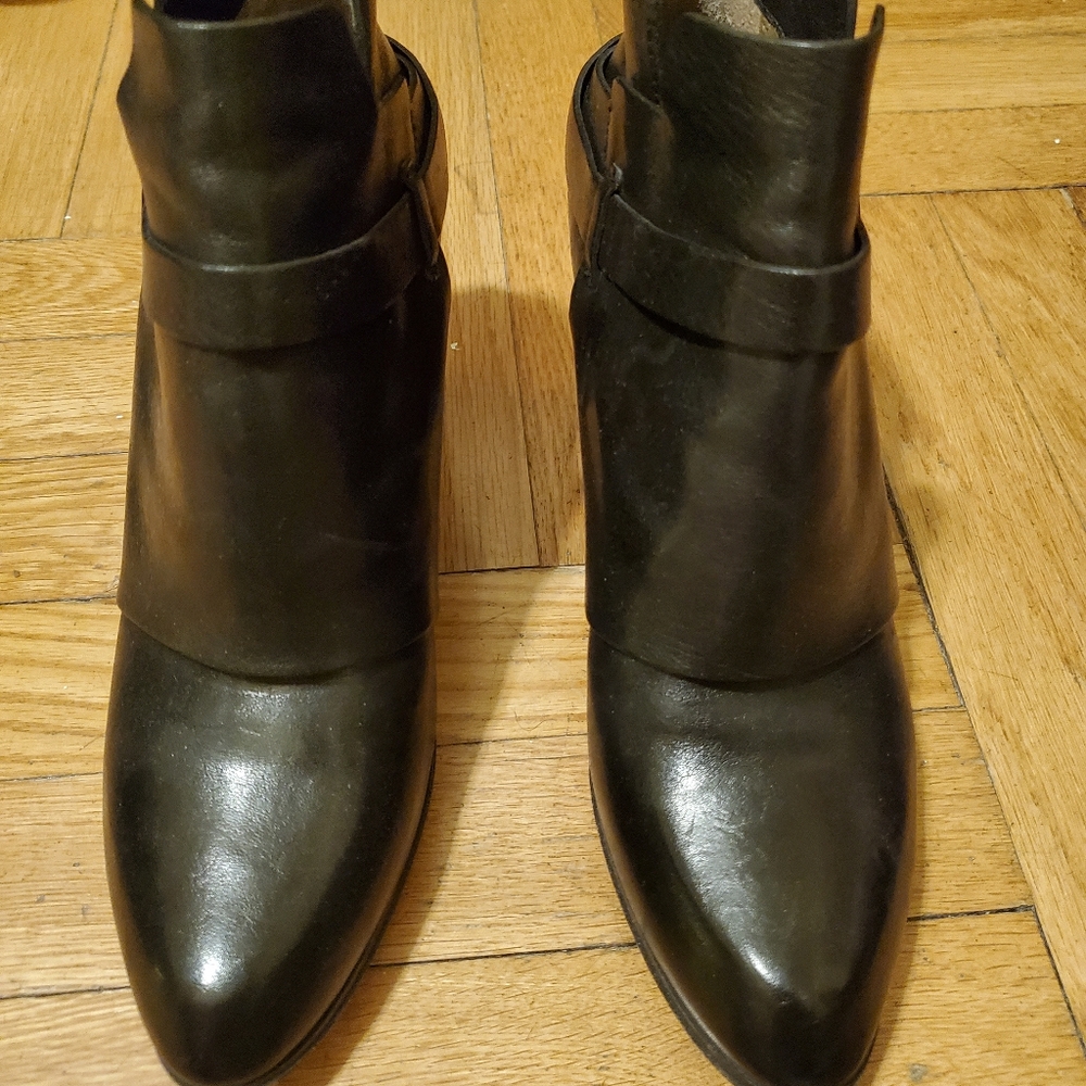Costume National leather ankle booties 👢 39